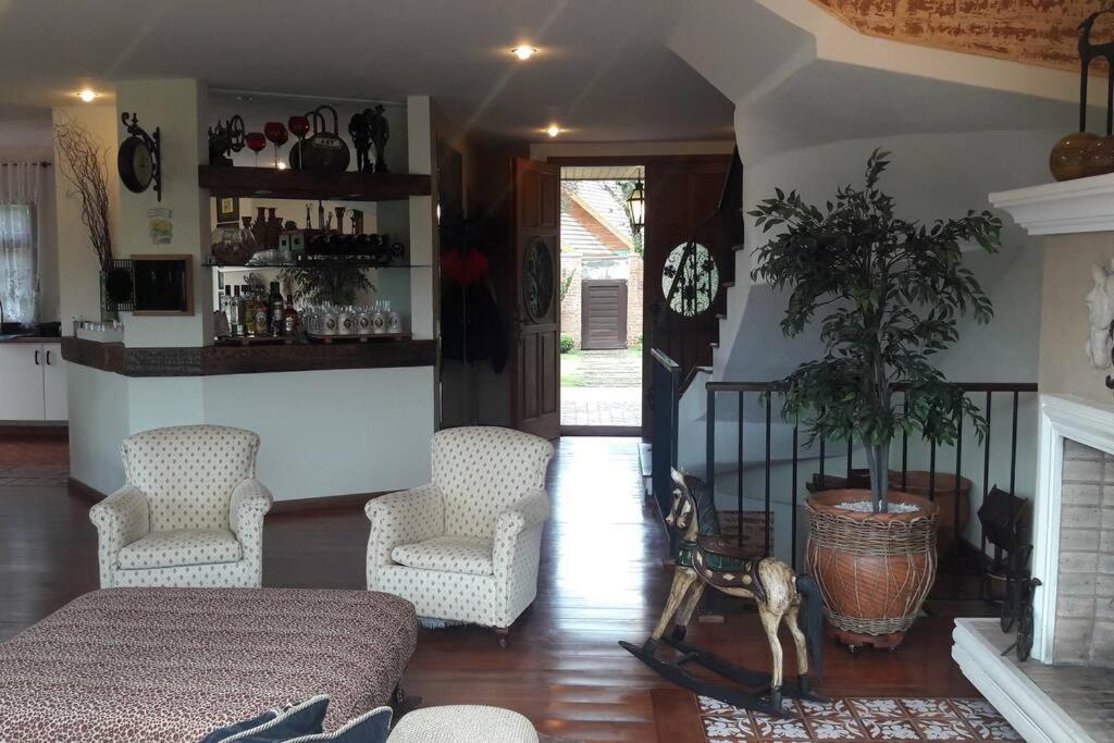 Casa E Vista Privilegiadas No Alto Do Capivari Campos do Jordão Esterno foto