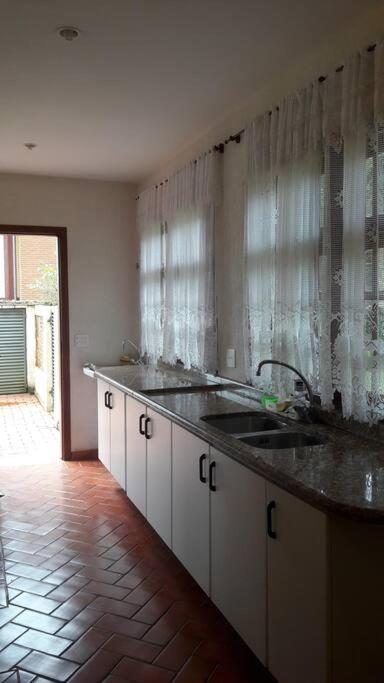Casa E Vista Privilegiadas No Alto Do Capivari Campos do Jordão Esterno foto
